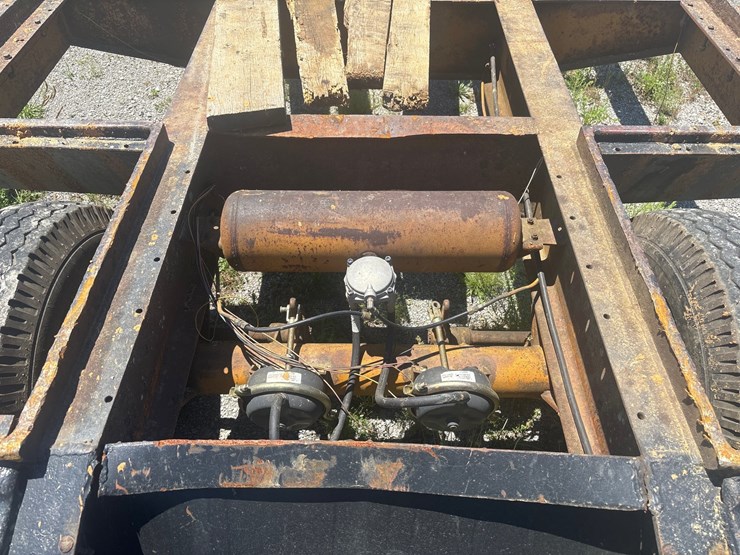 #82-•-phelan-single-axle-fixed-neck-lowboy-image-7
