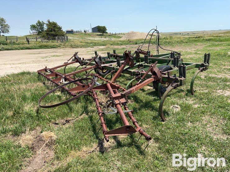 john-deere-16-image-5
