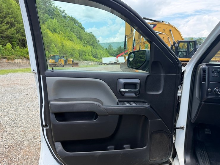 2019-chevrolet-silverado-1500-image-39