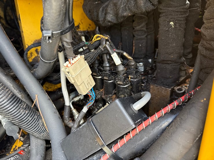 2014-caterpillar-501-image-60