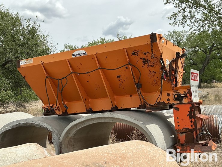 henderson-fshx10x48-heavy-duty-slip-in-v-box-sand-&-salt-spreader-image-4