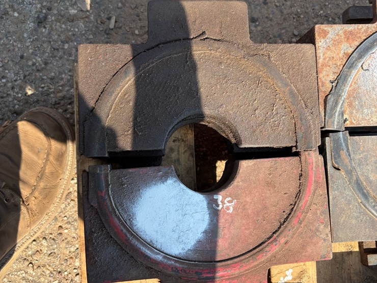 set-of-(2)-9-1/2”w-x-2-3/8”-bop-pipe-rams-image-1