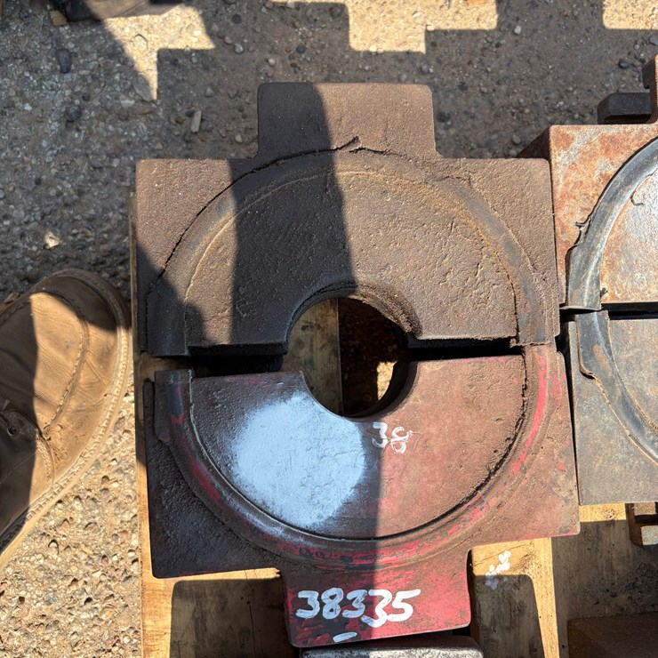 Set of (2) 9-1/2”W x 2-3/8” bop pipe rams