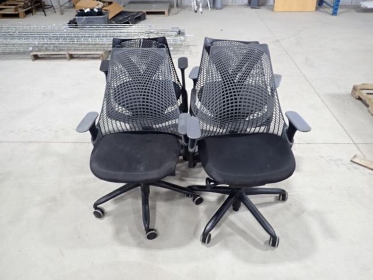qty-of-(4)-desk-chairs-image-4