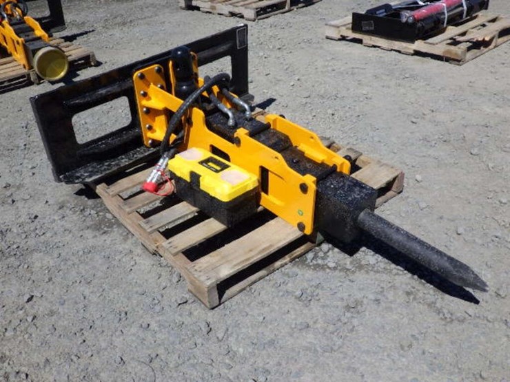 giyi-skid-steer-breaker-attachment-67"-image-4
