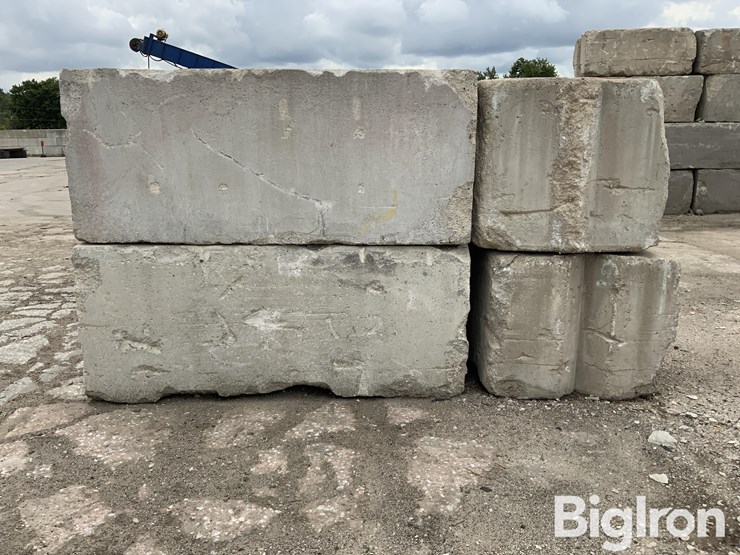 6'-x-3'-x-2.5'-interlocking-concrete-blocks-image-4