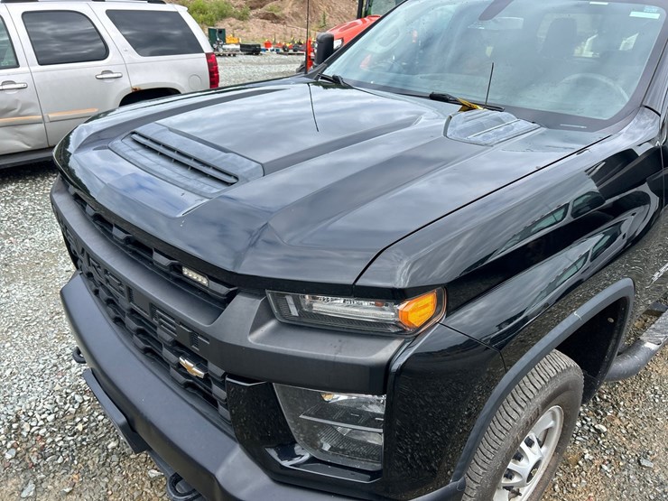 2020-chevrolet-2500hd-image-12