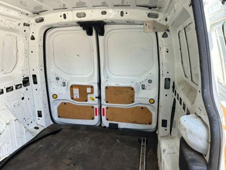 2015-ford-cargo-image-18
