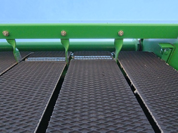 2009-john-deere-568-image-18