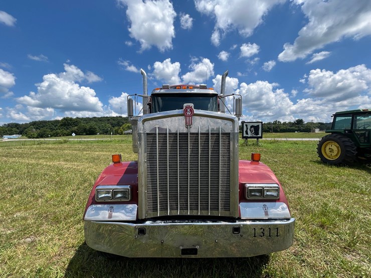 2013-kenworth-w900-image-10