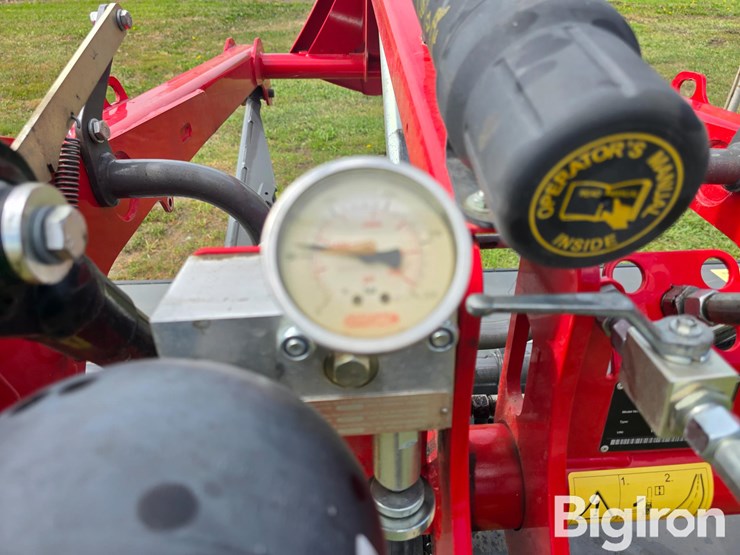 2022-massey-ferguson-30-image-12