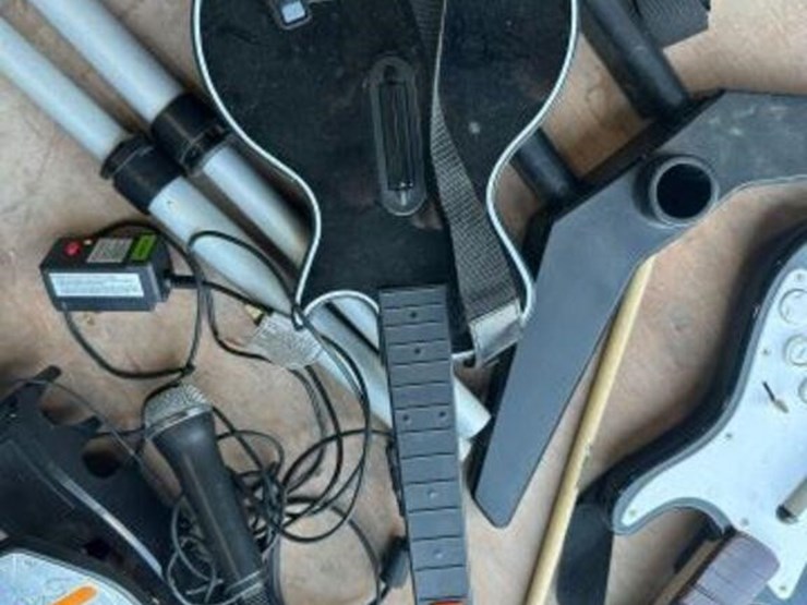 rock-band-set-for-xbox-360-image-5