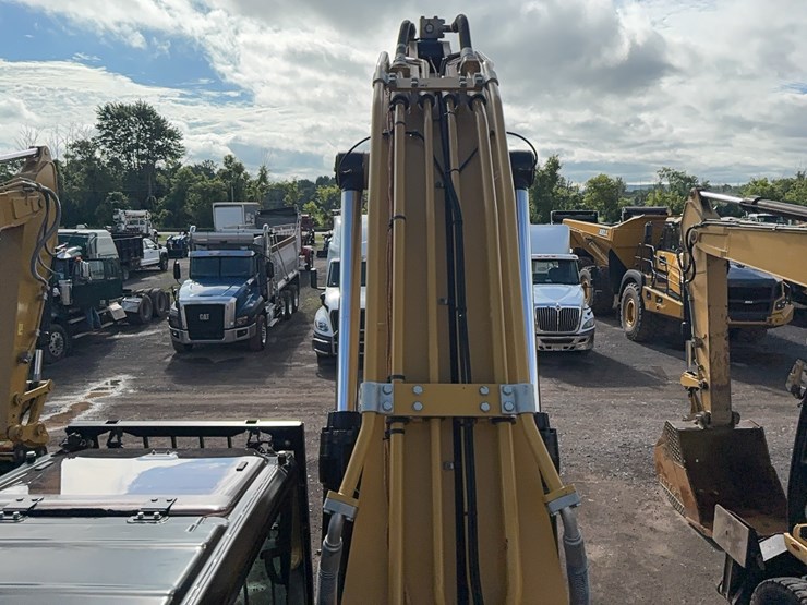 2023-caterpillar-340-image-37