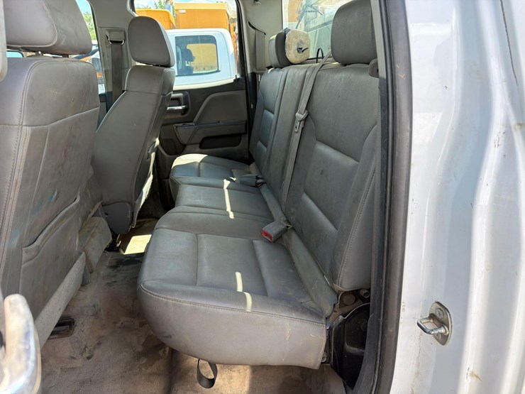 2016-chevrolet-3500-image-19