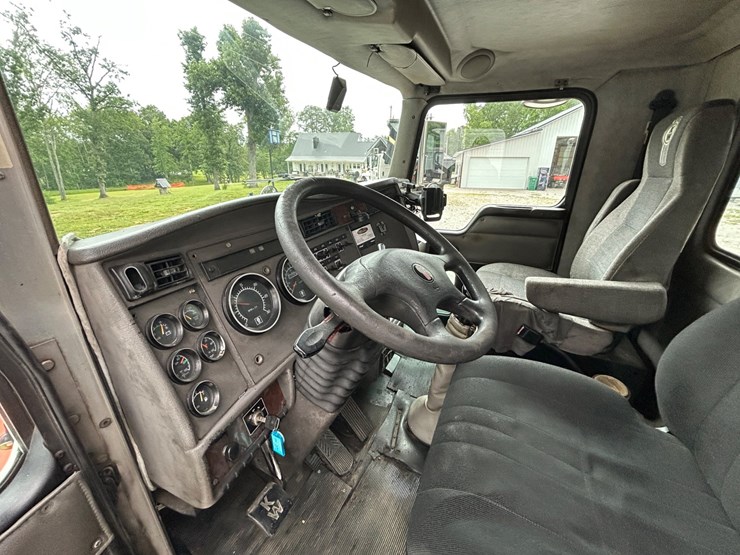 2005-kenworth-t300-image-34