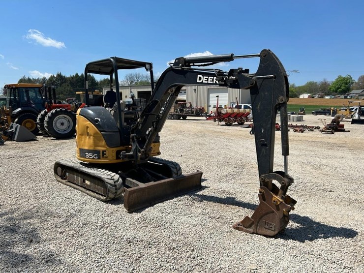 2016-deere-35g-image-6