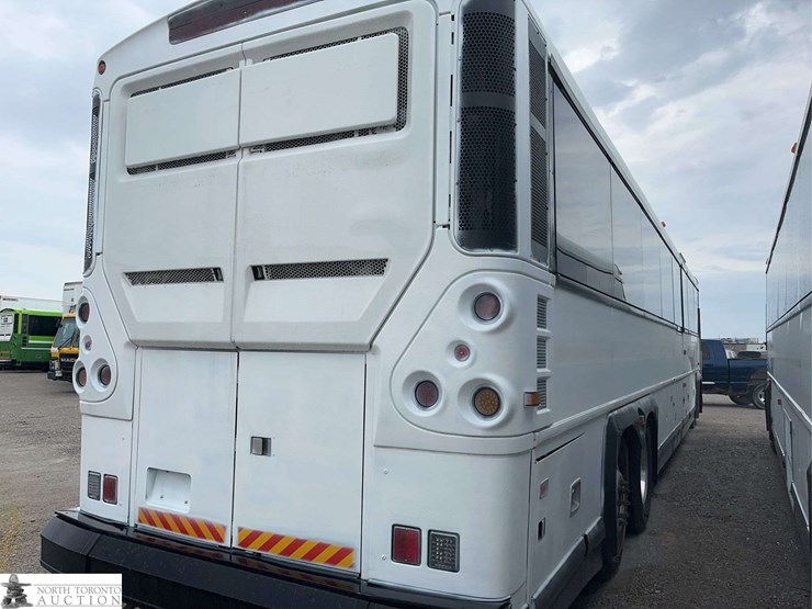 non-operable-2010-motor-coach-industries-d4500-t/a-passenger-wheelchair-accessible-bus-image-4