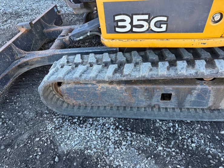 2015-deere-35g-image-17