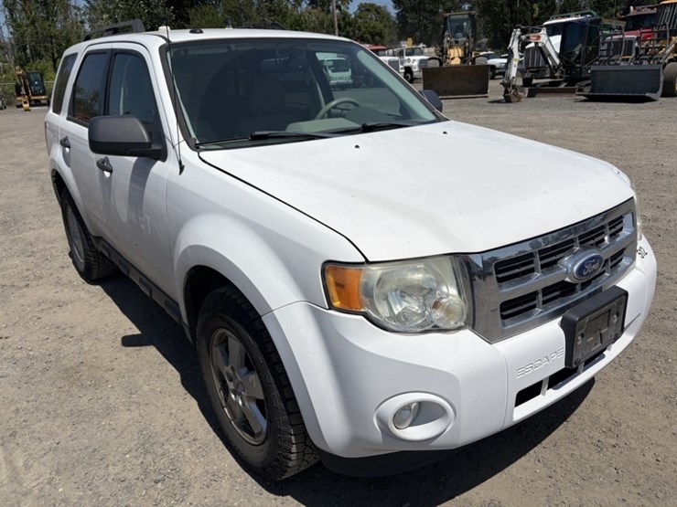 2012-ford-escape-xlt-image-2