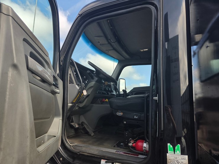2015-kenworth-t680-image-50