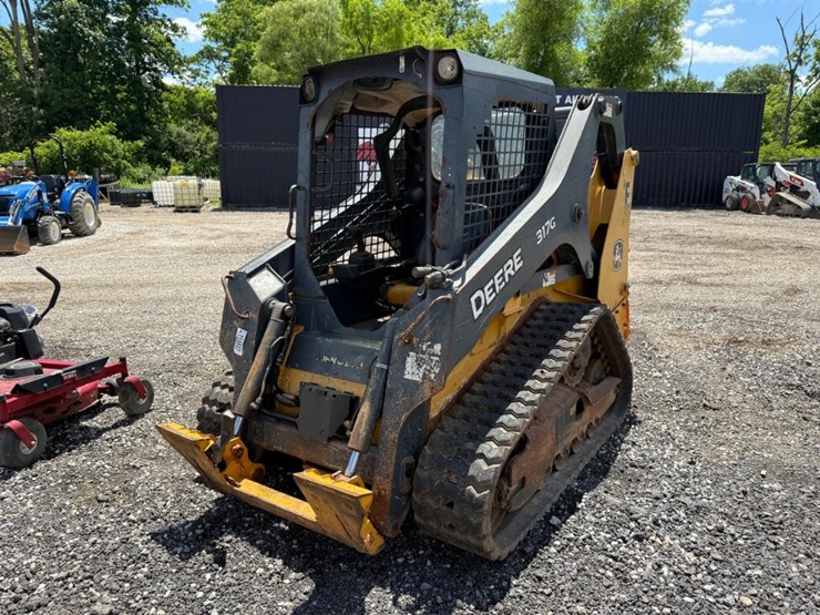 2016-deere-317g-image-8