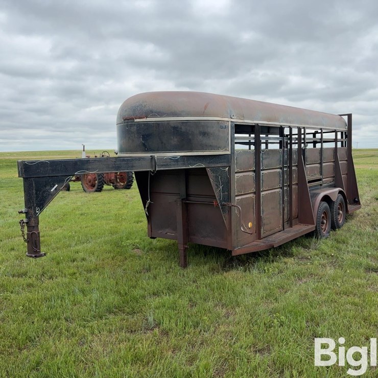 1980 S&S 5x16 T/A Livestock Trailer