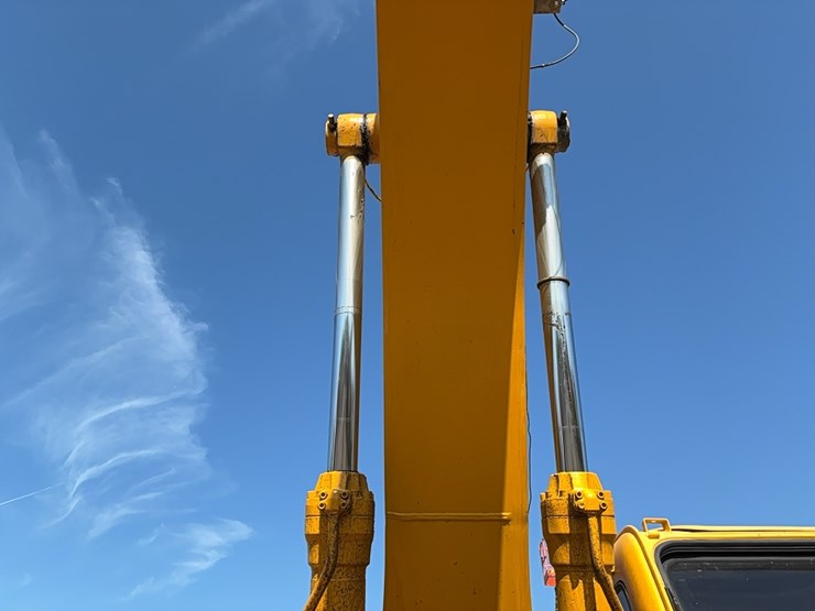 deere-230-lc-image-13