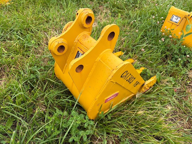 caterpillar-303-image-3