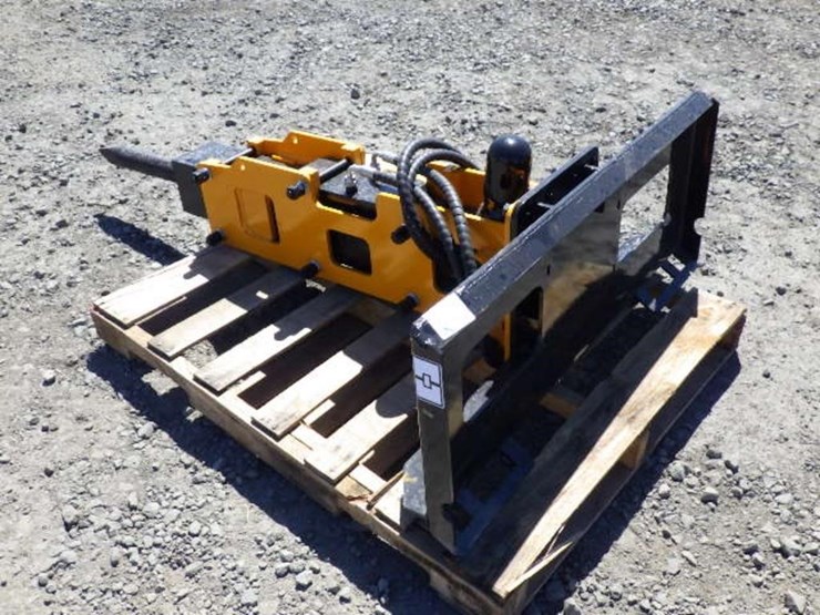 giyi-skid-steer-breaker-attachment-67"-image-2
