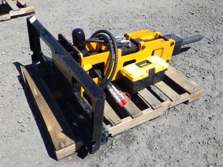 giyi-skid-steer-breaker-attachment-67"-image-3