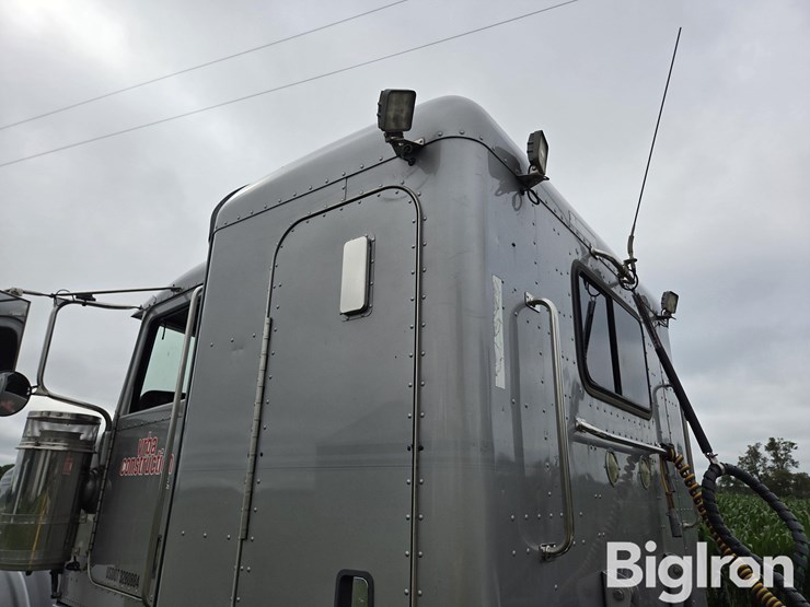 2008-peterbilt-367-image-10
