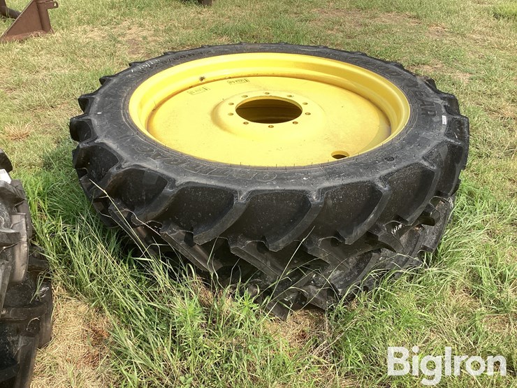 john-deere-320-image-3
