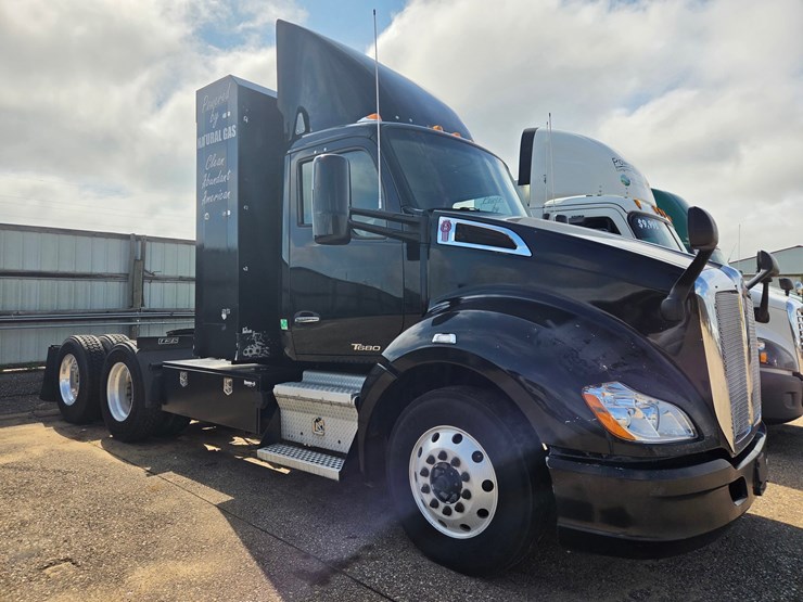 2015-kenworth-t680-image-6