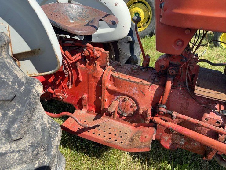 ford-820-image-10