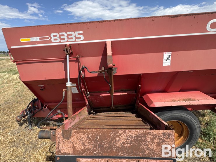 gehl-mf8335-total-mix-feeder-wagon-image-12
