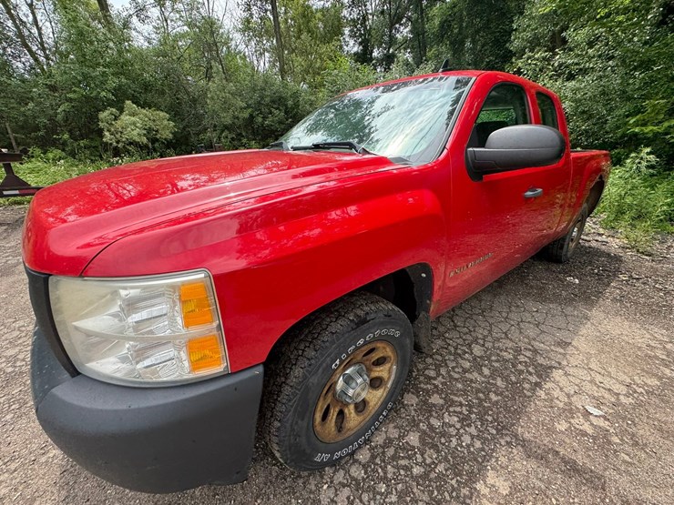 #1868-•-2009-chevy-silverado-pickup-truck-image-11