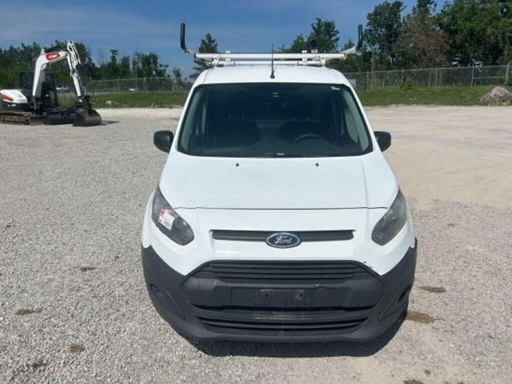 2015-ford-cargo-image-2