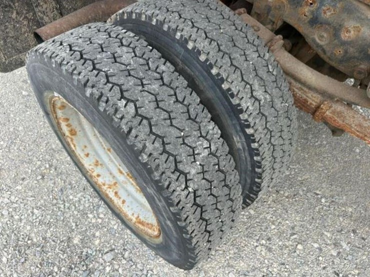 2002-ford-f550-image-68