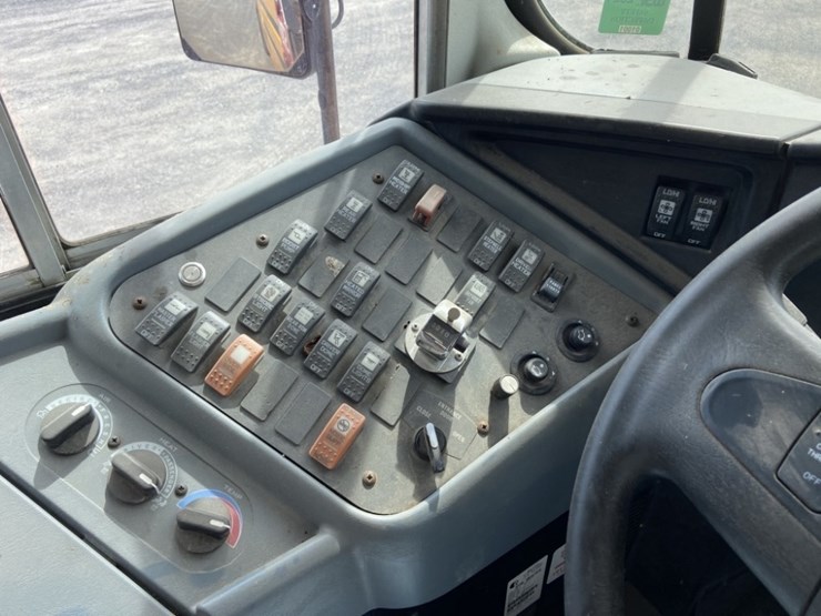 2012-ic-pb105-school-bus-image-22