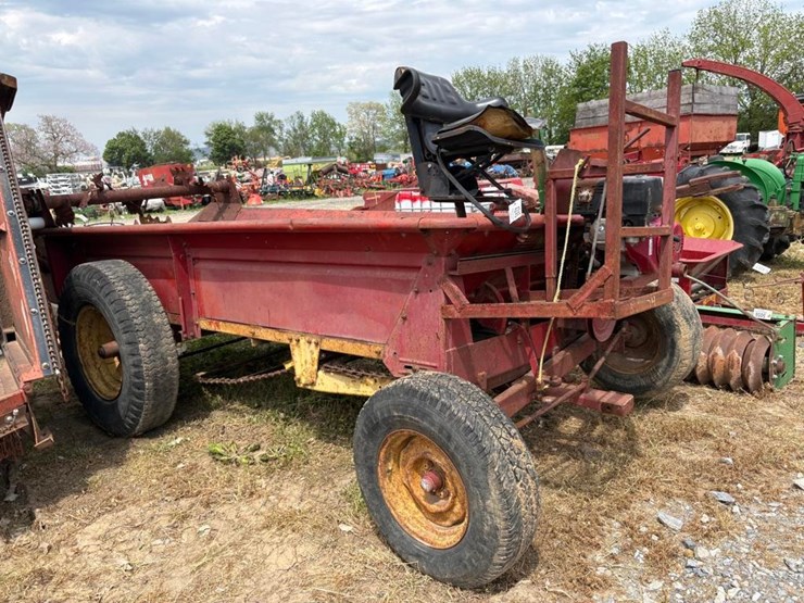 new-holland-manure-spreader-image-2