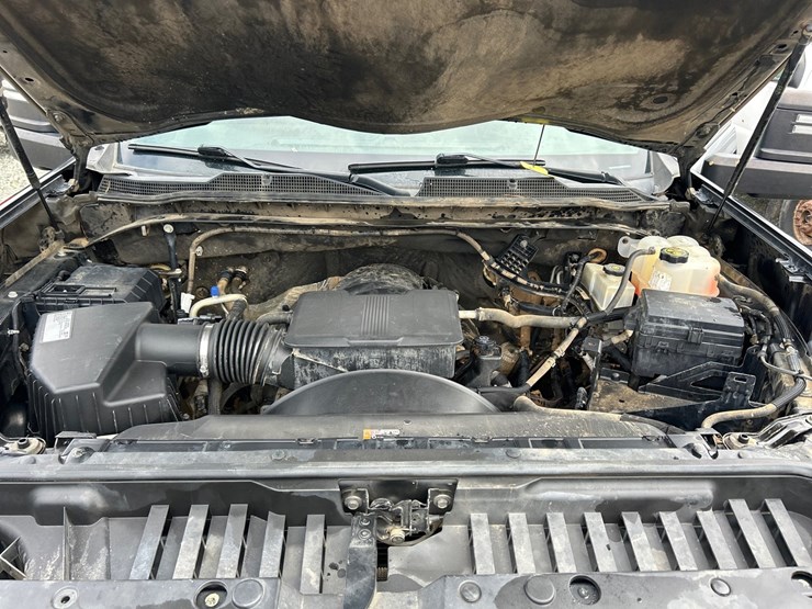 2020-chevrolet-2500hd-image-27