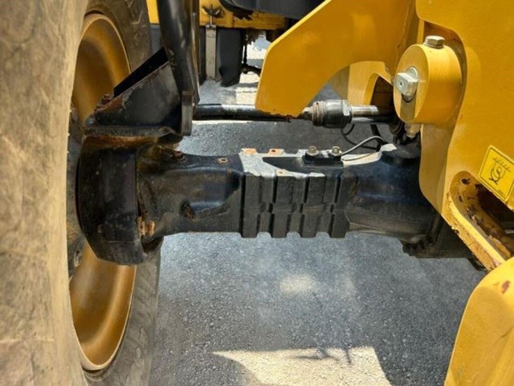 2015-caterpillar-th417c-gc-4wd-telehandler-yc5a125-image-26