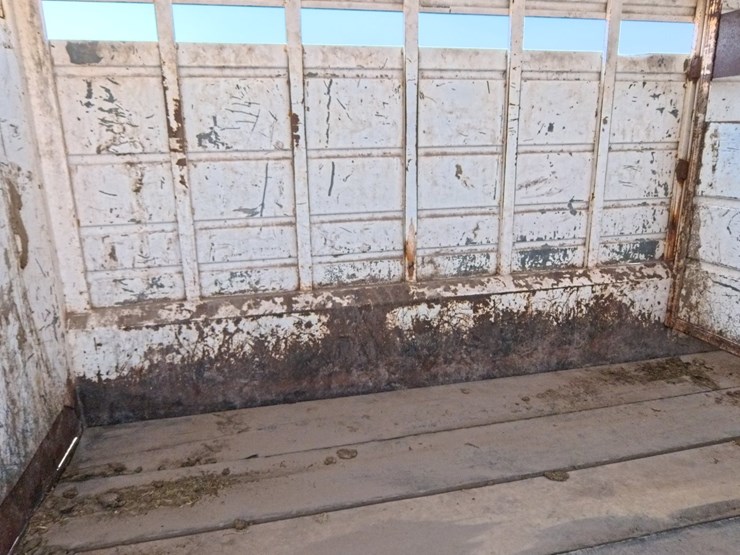 #1088-•-2000-donahue-livestock-trailer-image-15
