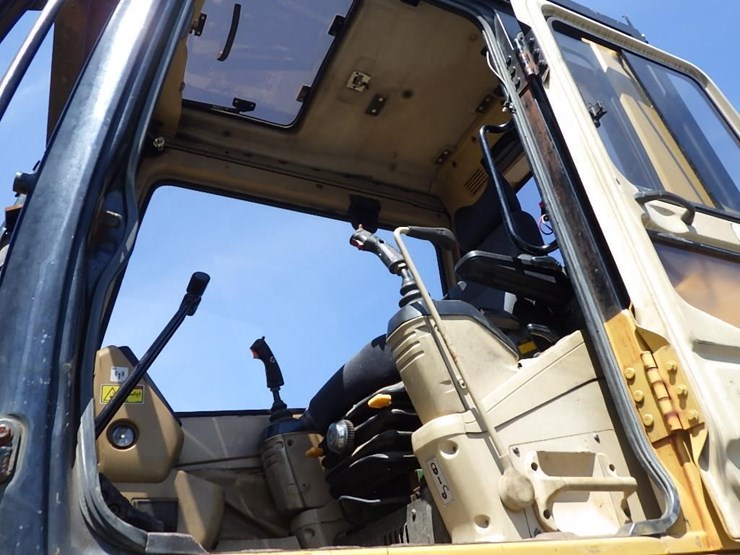 caterpillar-325l-image-40