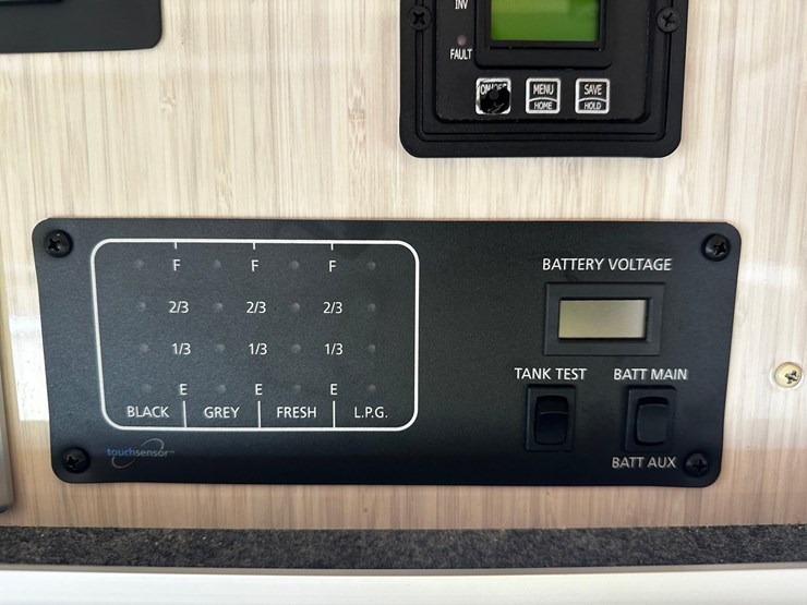 #2492-•-2014-mercedes-benz-airstream-motorhome-image-78