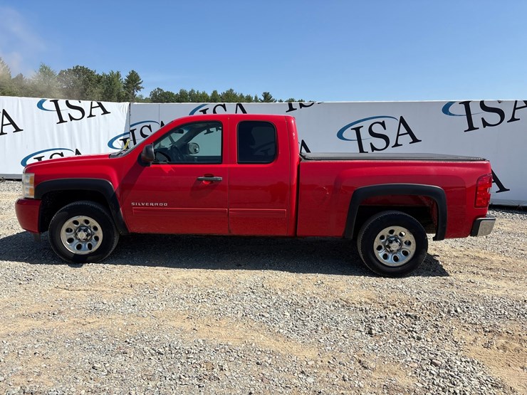 2011-chevrolet-1500-image-2