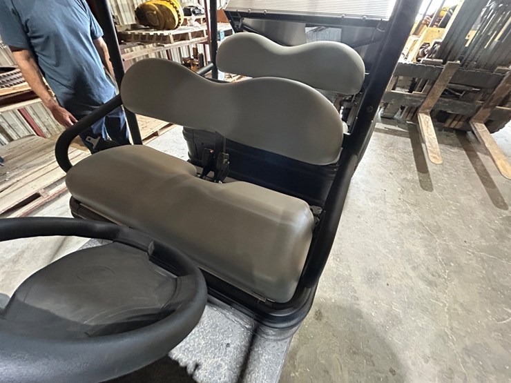 club-car-carryall-1700-image-12