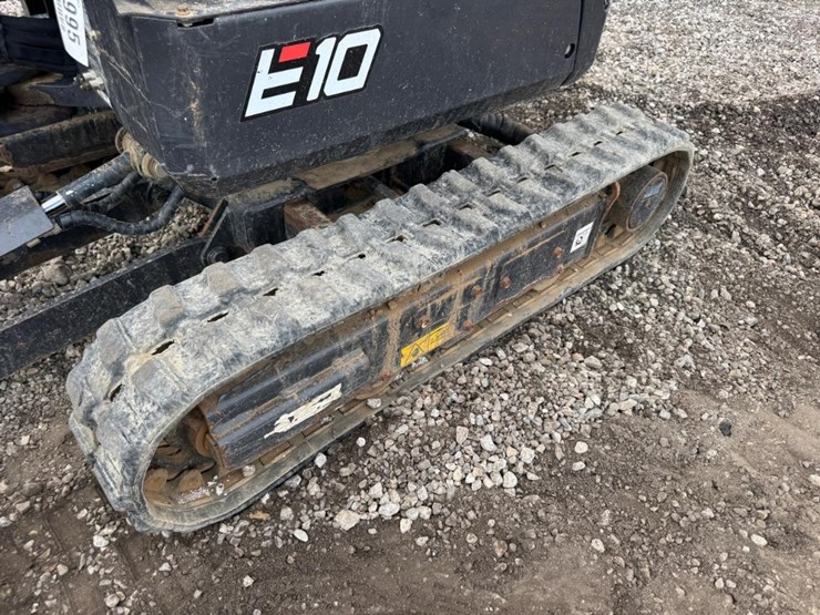 2022-bobcat-e10-image-14