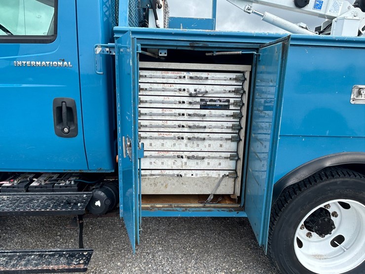 #1087-•-2007-international-service-truck-image-14