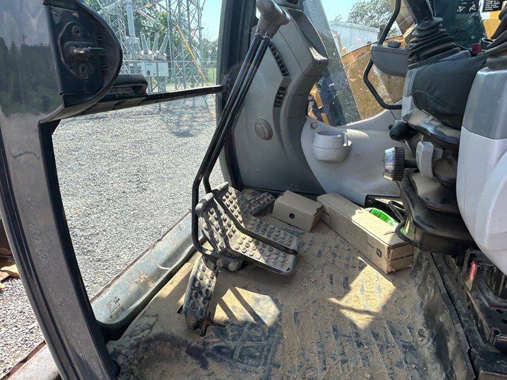 2022-deere-75g-image-25